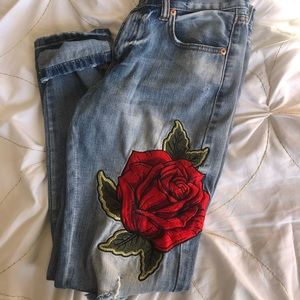 Bloomin rose distressed light wash jean